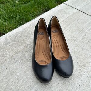 Black dress shoes Sofft size 7